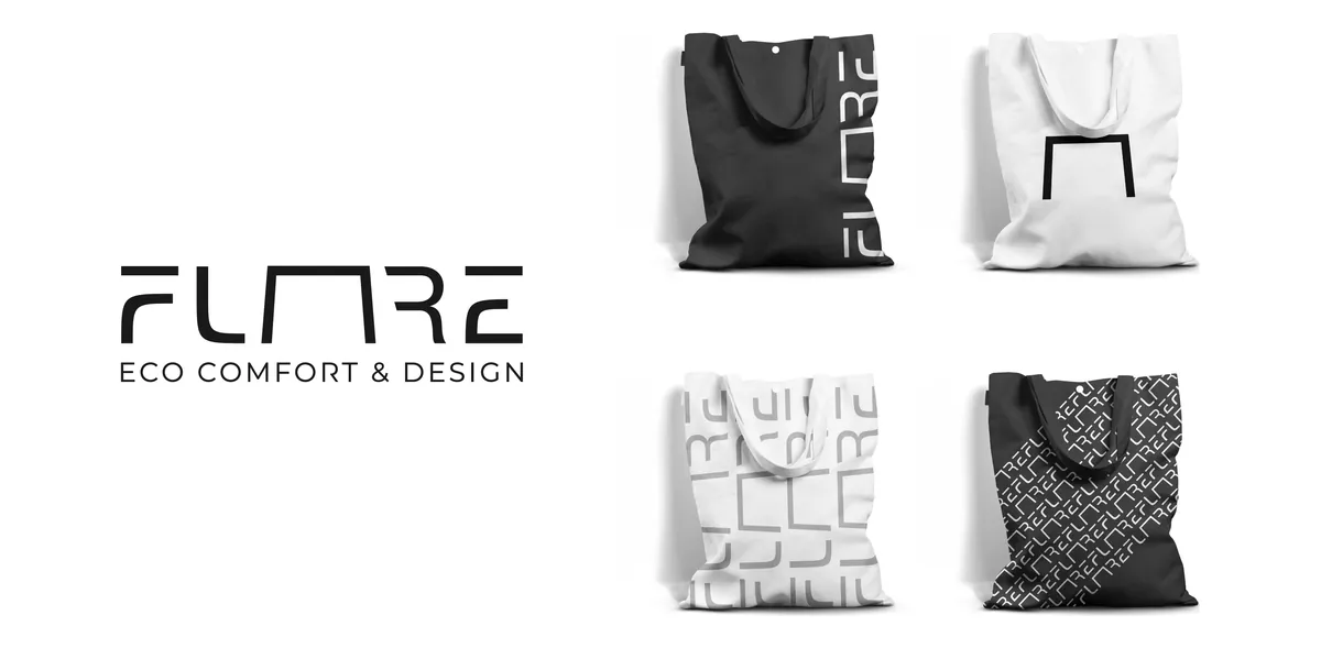 Shopping bag in nero e in bianco con il logotipo e il motivo ripetuto