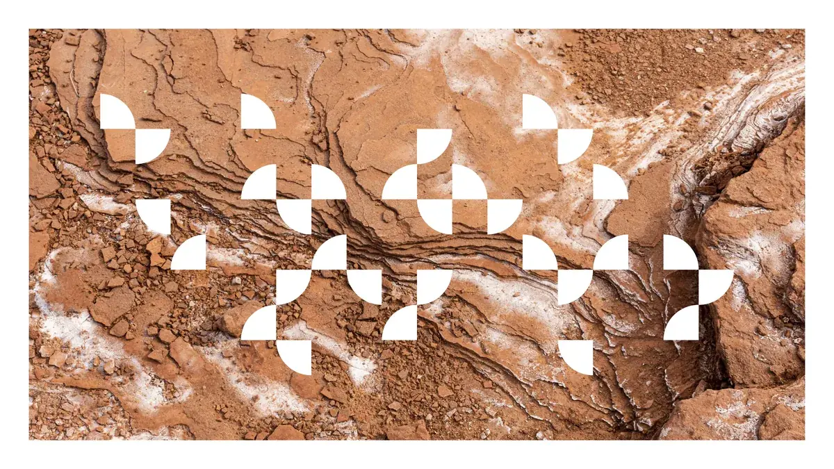 Il pattern applicato a una fotografia di terreno roccioso eroso